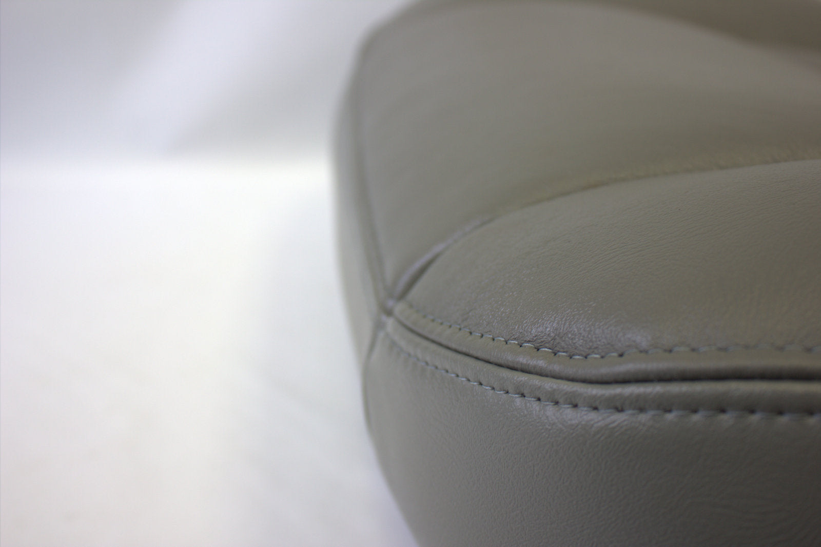2003 2004 2005 2006 GMC Yukon Sierra Heated Driver Bottom Seat Cover Gray vinyl