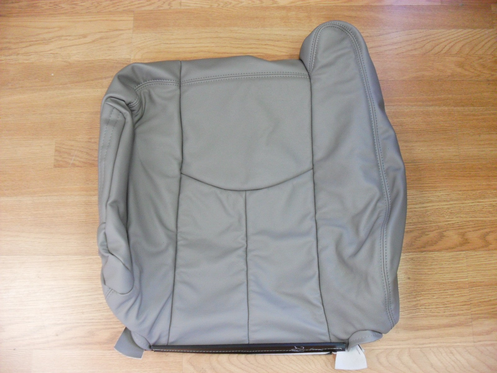 2003 to 2006 Chevy Avalanche Driver Lean Back Leather Seat Cover pewter Gray